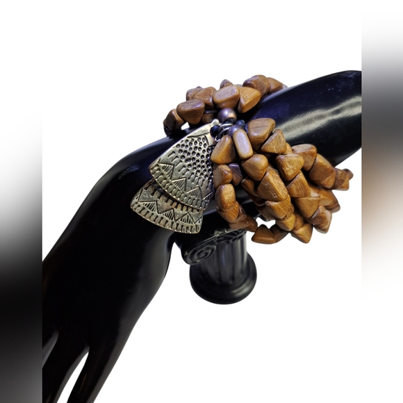 Chico's Jewelry - Chicos Wood Resin Stretch Braclet